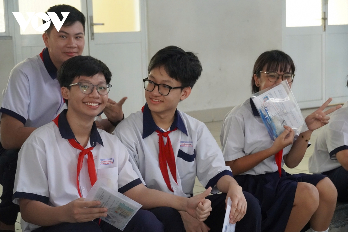 Thí sinh tại TP.HCM bắt đầu bước vào kỳ thi lớp 10
